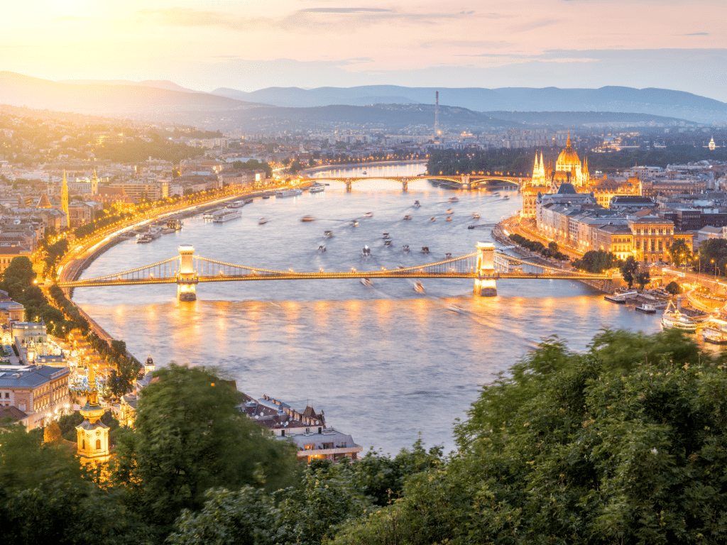 BUDAPEST CANVA